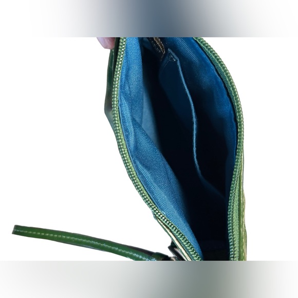 COACH small leather zip WRISTLET Kelly green small wristlet with strap NWOT - Picture 4 of 7